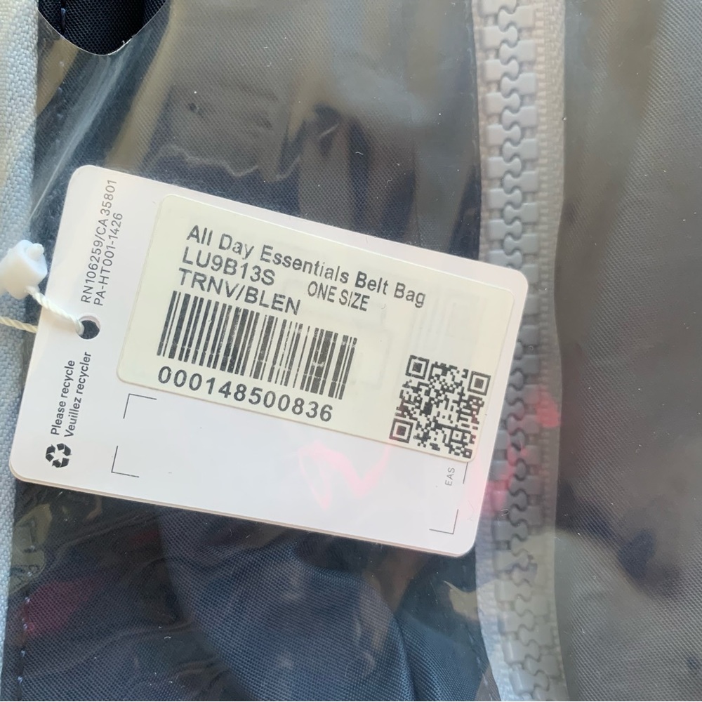 Lululemon All Day Essentials Belt Bag 2.5L - Picture 6 of 7